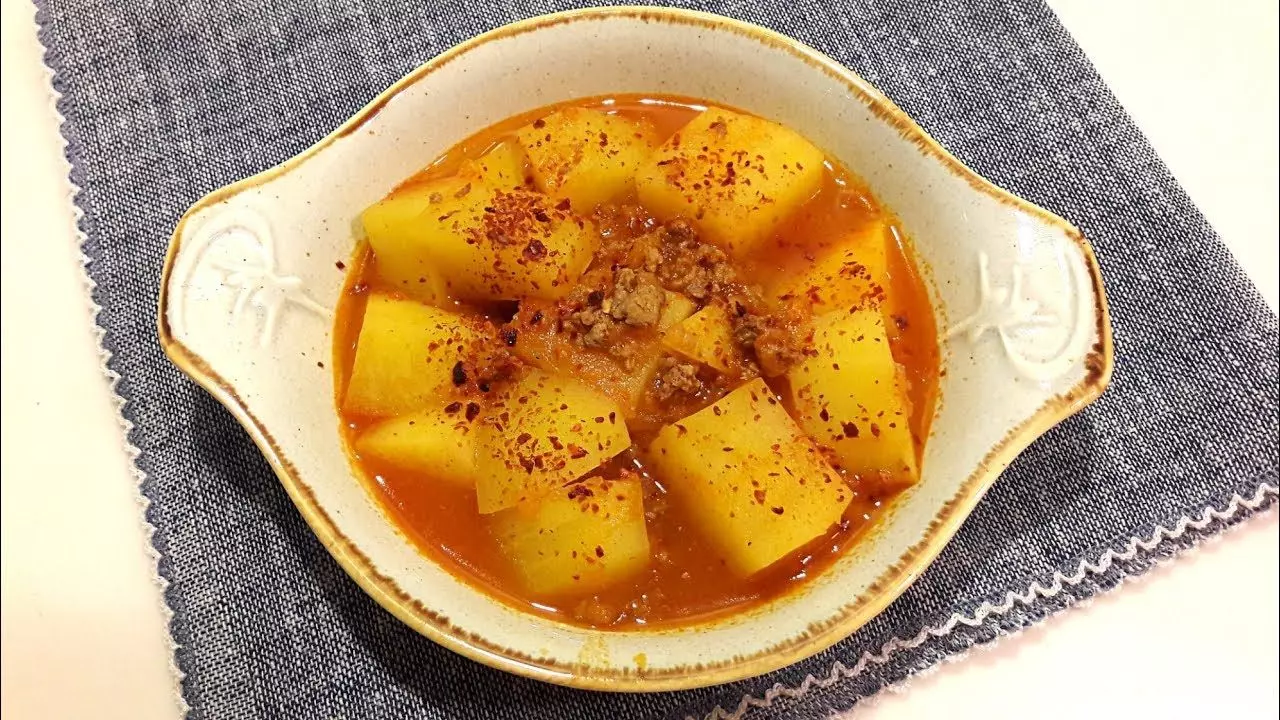 Anne usulü sulu patates yemeği