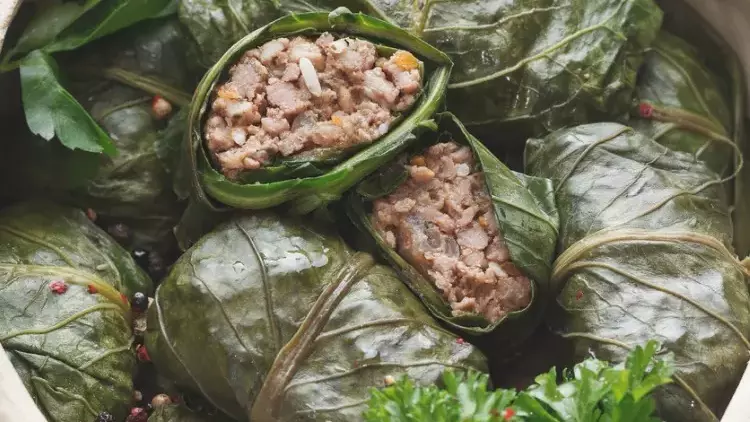 Karadeniz usulü etli karalahana sarması