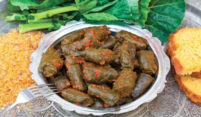 Karadeniz Usulü Etli Karalahana Sarması Tarifi! 5 Adımda Pratik