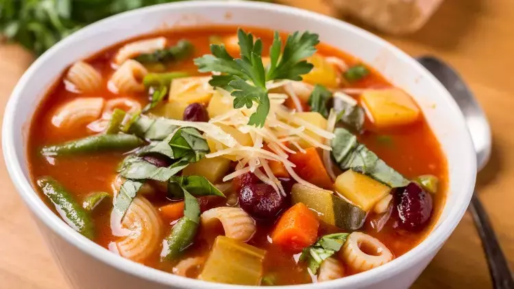 Akdeniz Usulü Minestrone Çorba Tarifi