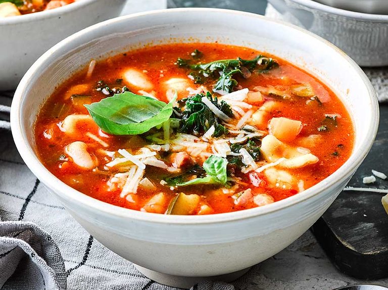 Akdeniz Usulü Minestrone Çorba Tarifi
