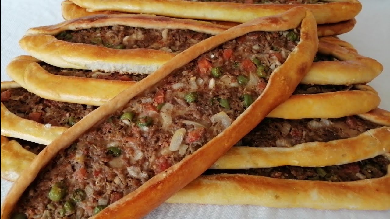Ev Usulü Kıymalı Pide