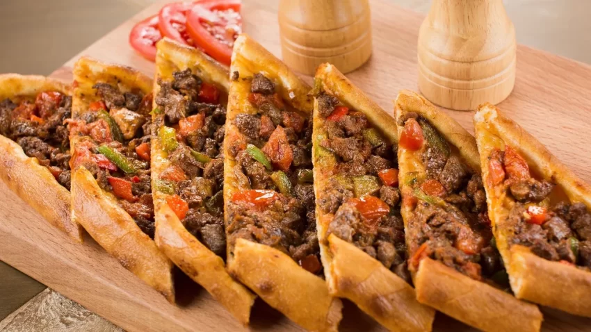 Ev Usulü Kıymalı Pide 4 Aşamada Tarifi