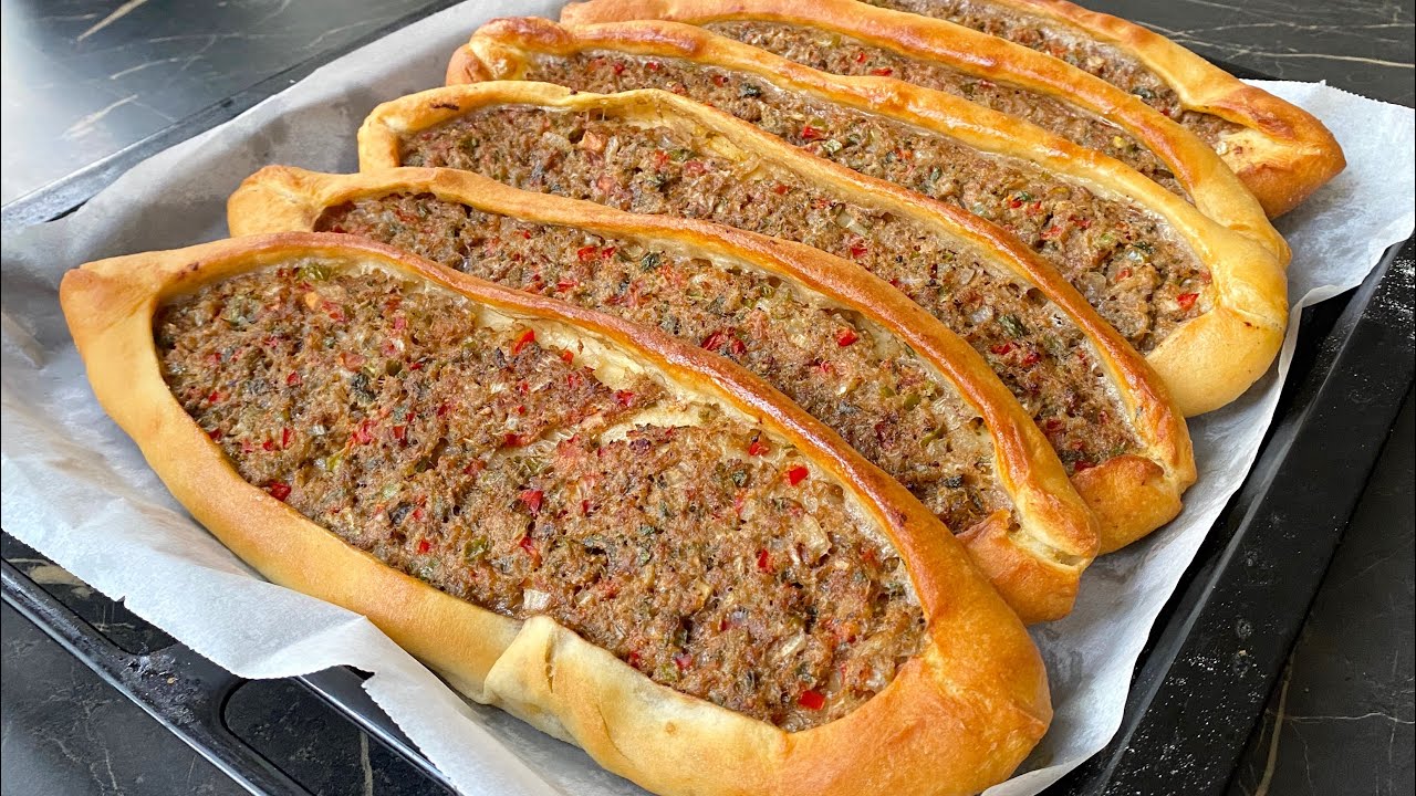 Ev Usulü Kıymalı Pide