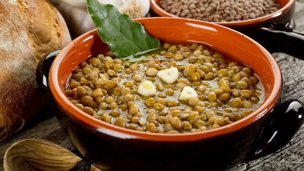 Lokanta Usulü Yeşil Mercimek Çorbası