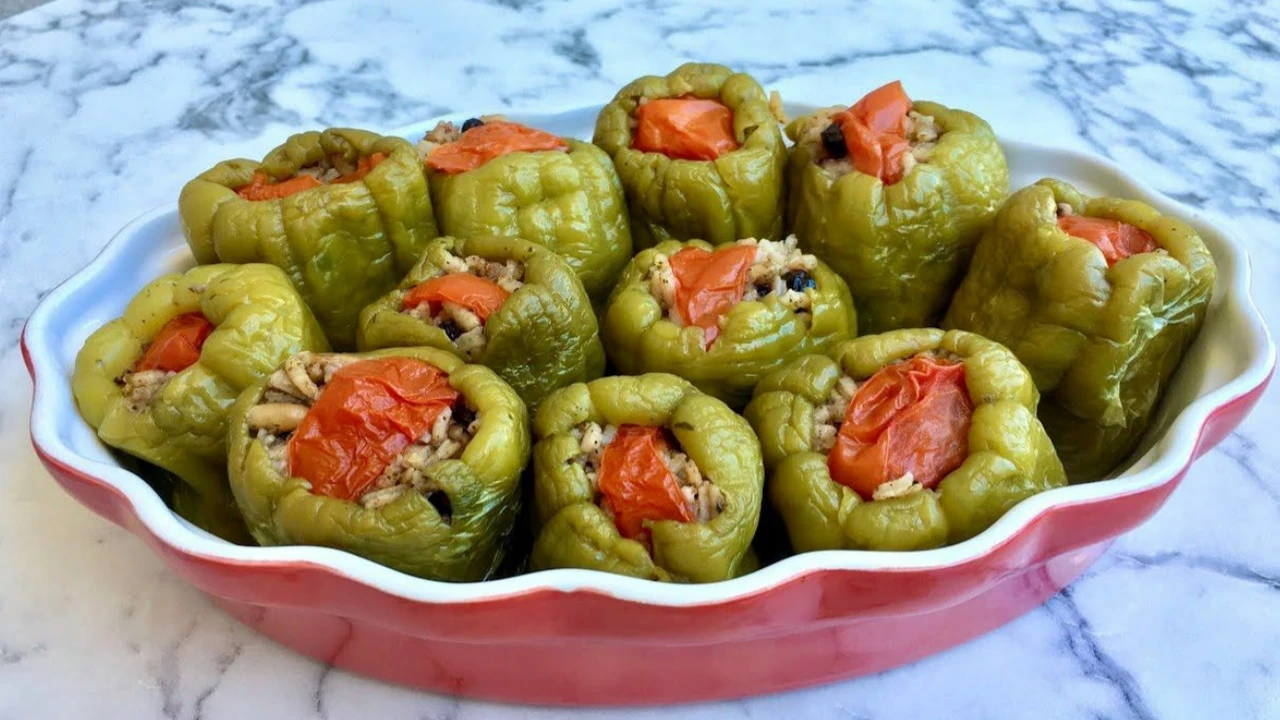 Anne Usulü Zeytinyağlı Biber Dolması